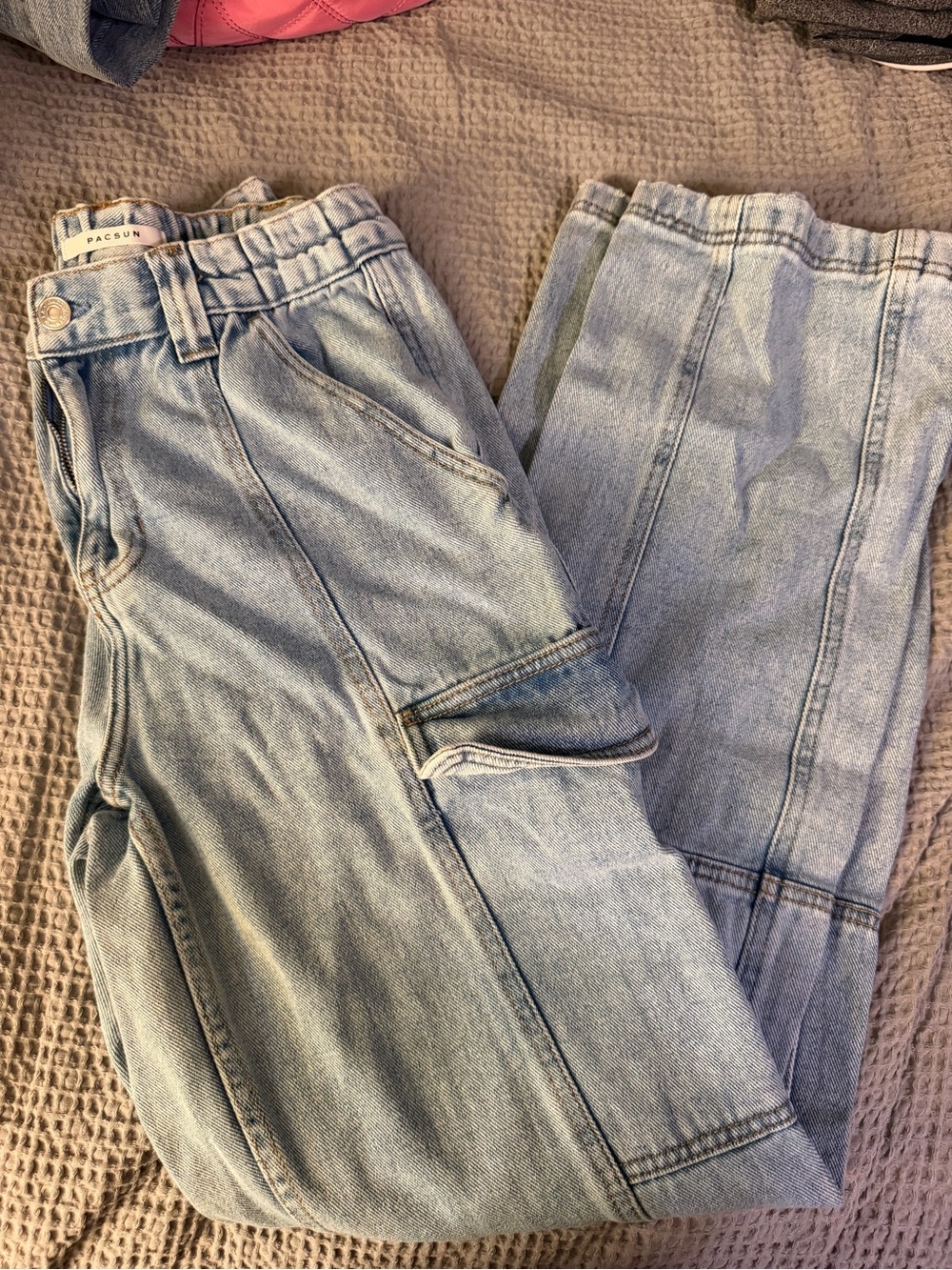 PacSun Light Wash Women’s Cargo Jeans - Relaxed Fit - Medium